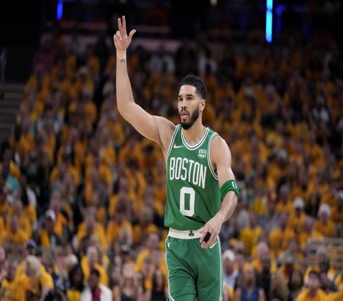 九游-关于雄鹿不断突破！，塔图姆连续二十场比赛得分超过出色防守比赛高潮迭起的信息