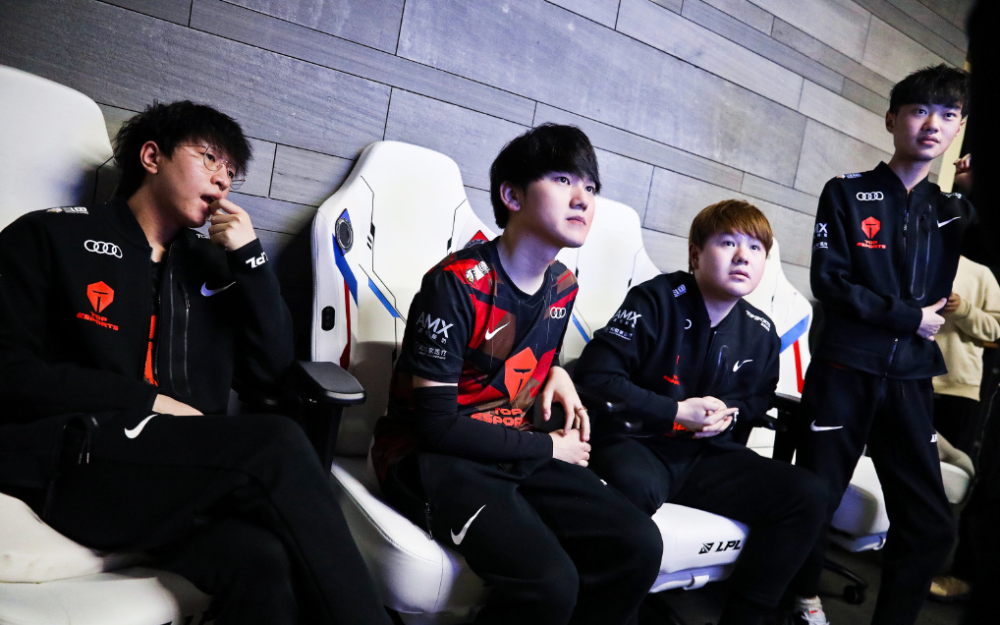 九游- rookie被rng打哭那场比赛 