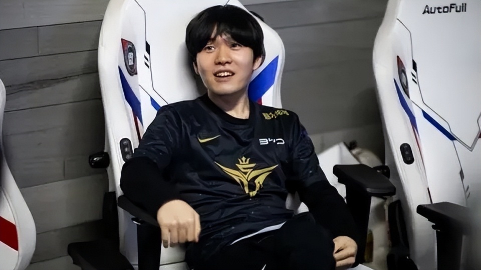 九游娱乐-包含Rookie迎来二十赛季高光表现，FPX球迷沸腾！的词条